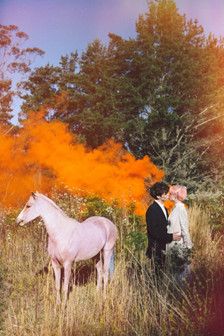 Свадебный тренд: цветные дымовые шашки 