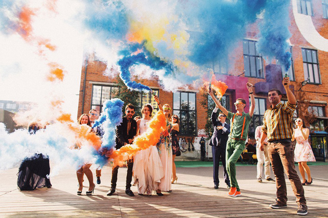 Свадебный тренд: цветные дымовые шашки 