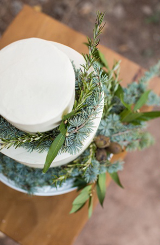 Свадьба в деталях: ели и еловые ветки 