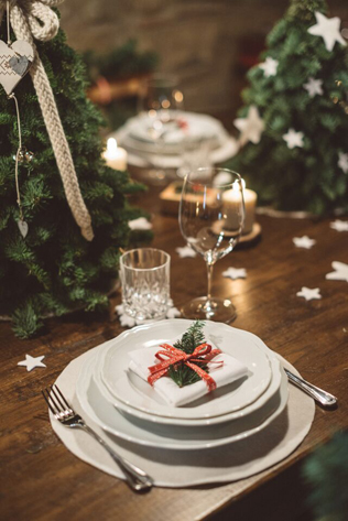 Свадьба в деталях: ели и еловые ветки 