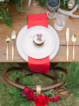 Свадьба в деталях: ели и еловые ветки 