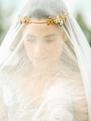 Тренд: фата, закрывающая лицо 