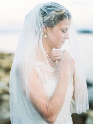 Тренд: фата, закрывающая лицо 