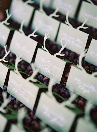 В ожидании зимы: фигурки оленей для декора свадьбы 