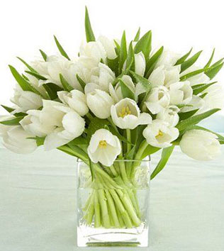 тюльпаны в свадебном декоре, композиция из тюльпанов