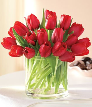 тюльпаны в свадебном декоре, композиция из тюльпанов