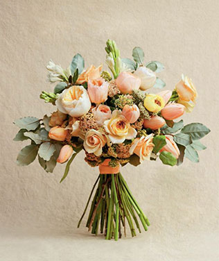 тюльпаны в свадебном декоре, букет невесты из тюльпанов в сочетании с другими цветами