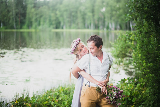Фотосессия lovestory в стиле рустик, влюбленные у реки