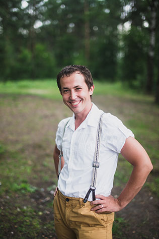 Фотосессия lovestory в стиле рустик, образ жениха