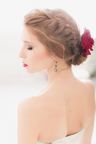 «Маленький принц»: стилизованная свадебная фотосессия, прическа невесты