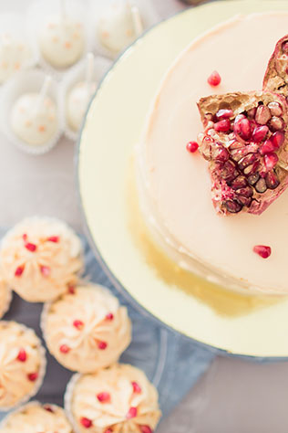 «Маленький принц»: стилизованная свадебная фотосессия, торт с гранатом