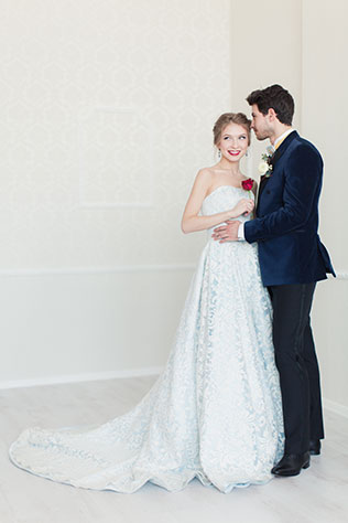 «Маленький принц»: стилизованная свадебная фотосессия, жених и невеста с розой