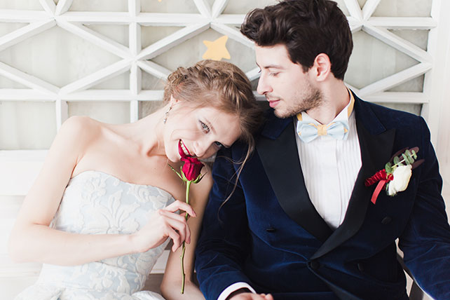 «Маленький принц»: стилизованная свадебная фотосессия, жених и невеста на скамейке