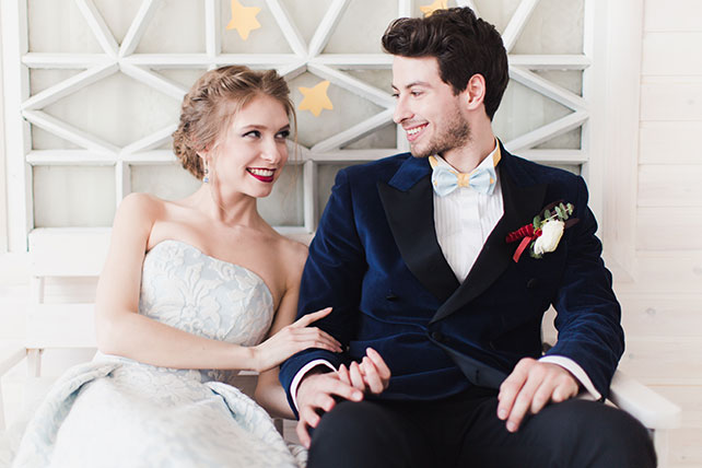 «Маленький принц»: стилизованная свадебная фотосессия, жених и невеста на скамейке