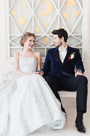 «Маленький принц»: стилизованная свадебная фотосессия, жених и невеста на скамейке