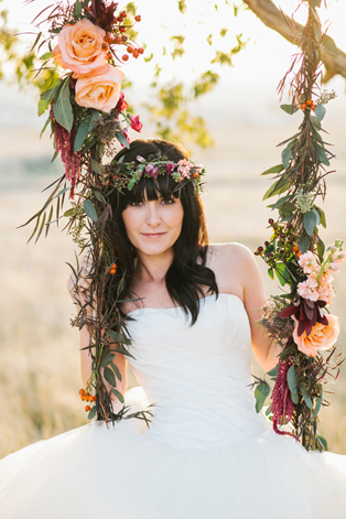 Свадебная фотосессия на качелях, невеста на качелях