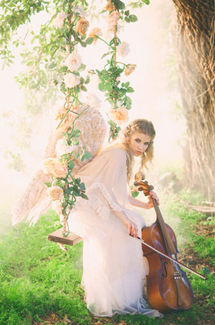 Свадебная фотосессия на качелях, образ невесты 