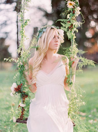 Свадебная фотосессия на качелях, невеста на качелях 