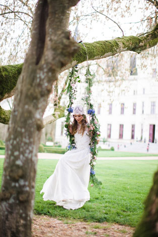 Свадебная фотосессия на качелях, невеста на качелях