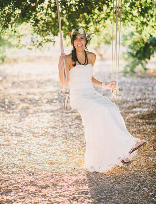 Свадебная фотосессия на качелях, невеста на качелях  