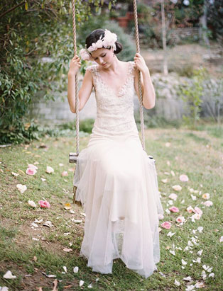 Свадебная фотосессия на качелях, невеста на качелях 