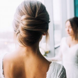 Французский пучок: лучшие идеи для свадебной прически