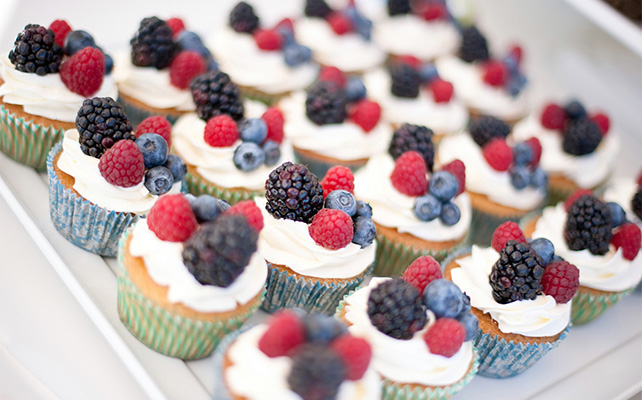 Фрукты в декоре свадебного стола