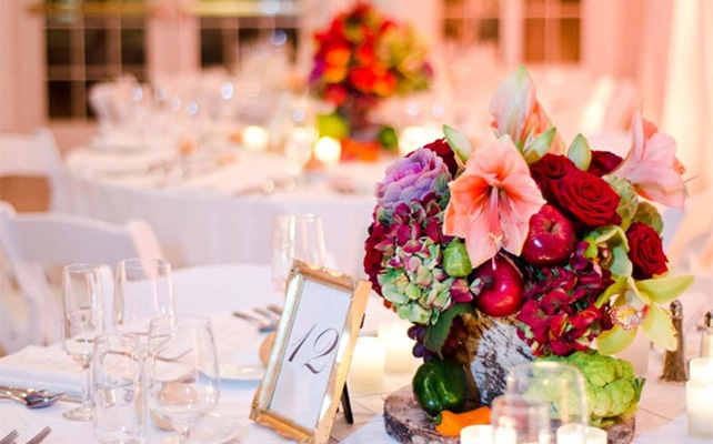 Фрукты в декоре свадебного стола