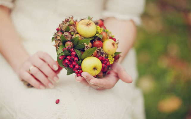 Фрукты в букете невесты