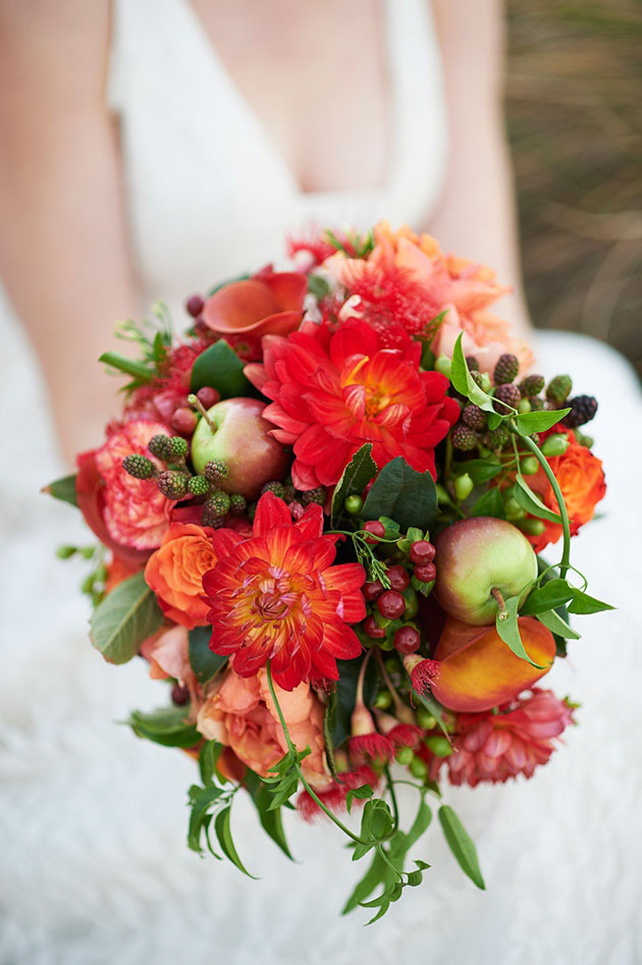 Фрукты в букете невесты