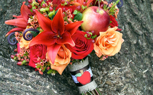 Фрукты в букете невесты