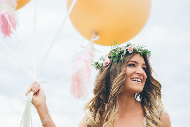 Гигантские воздушные шары, невеста с большими шариками