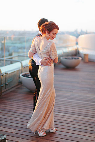 годовщина свадьбы на крыше, танец на крыше