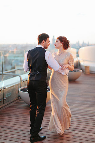 годовщина свадьбы на крыше, танец на крыше