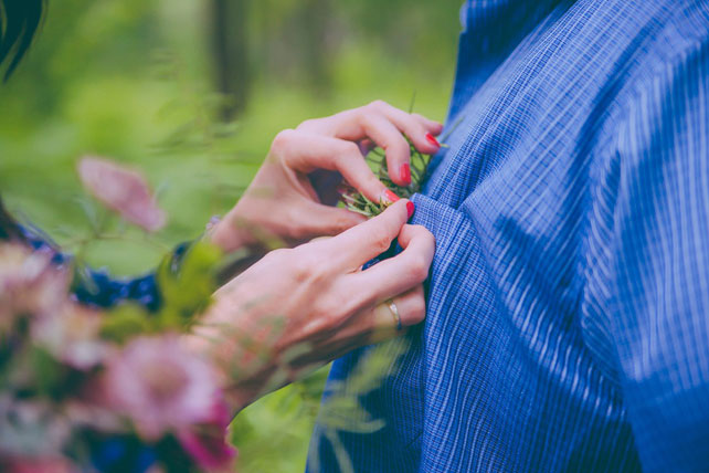 годовщина свадьбы в сказочном лесу, бутоньерка для фотосессии