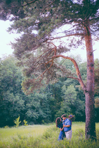 годовщина свадьбы в сказочном лесу, прогулка