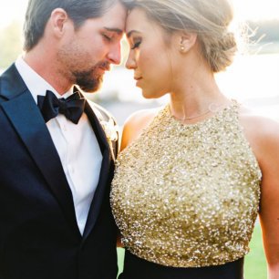 Идеальное сочетание: золотой и черный цвет для новогодней свадьбы