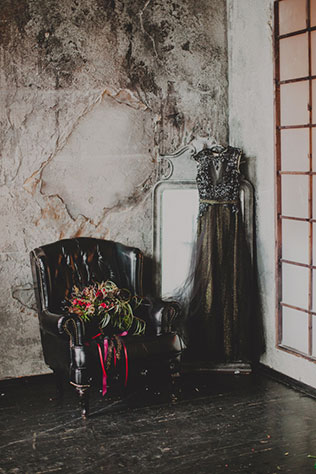 Готичная свадьба, платье и букет невесты