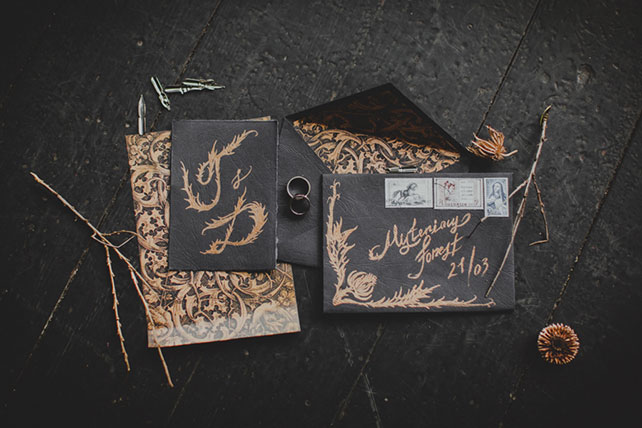 Готичная свадьба, кольца и приглашение