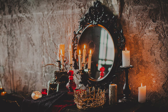 Готичная свадьба, свечи, зеркало, корона