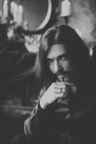 Готичная свадьба, образ жениха