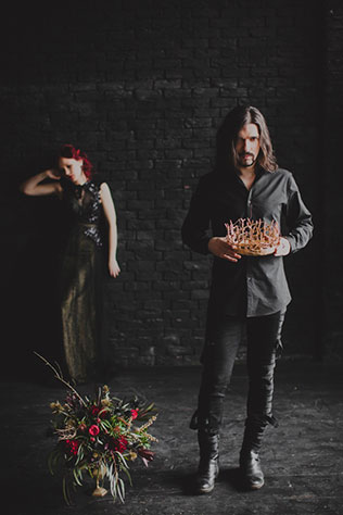 Готичная свадьба, жених и невеста