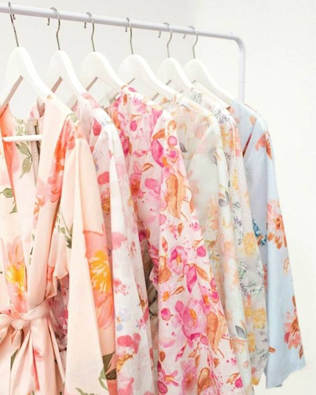 Утренний дресс-код: халатики для невесты и ее подружек 