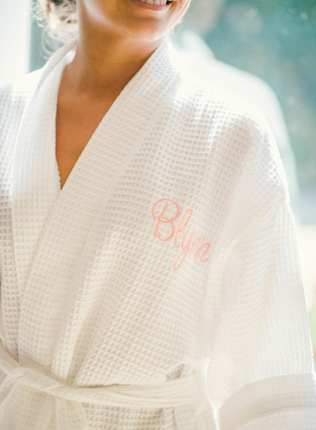 Утренний дресс-код: халатики для невесты и ее подружек 