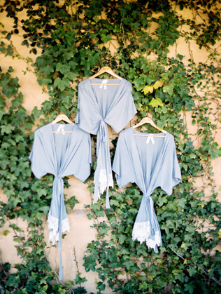 Утренний дресс-код: халатики для невесты и ее подружек 