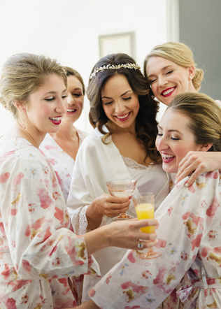 Утренний дресс-код: халатики для невесты и ее подружек 
