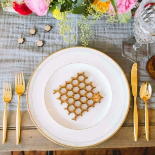 Свадебный тренд: соты и шестиугольники в декоре