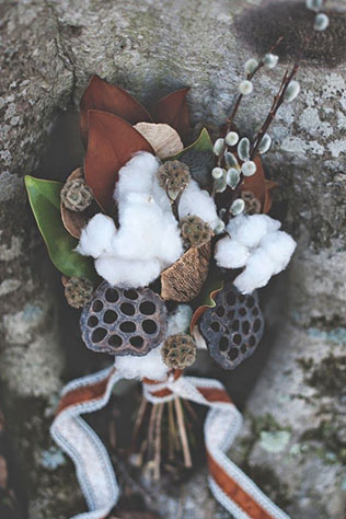 Белый и пушистый хлопок, букет невесты