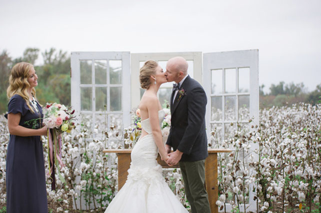 Белый и пушистый хлопок, церемония на хлопковом поле