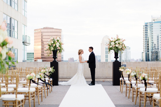 свадьба на крыше, свадебная церемония на крыше 